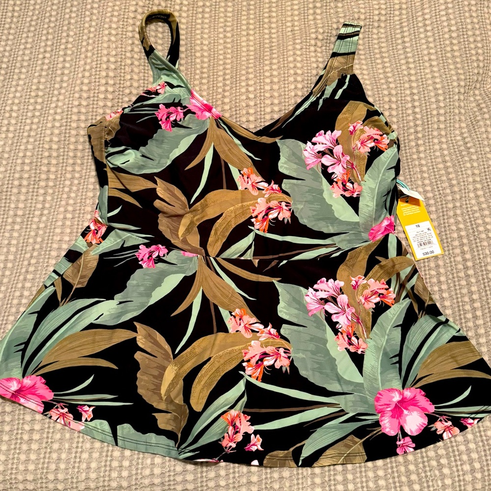 New Plus Size Kona Sol Flowered Swim Suit Top with Tag (Plus Size)